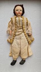 Oude pop in klederdracht, Ophalen of Verzenden