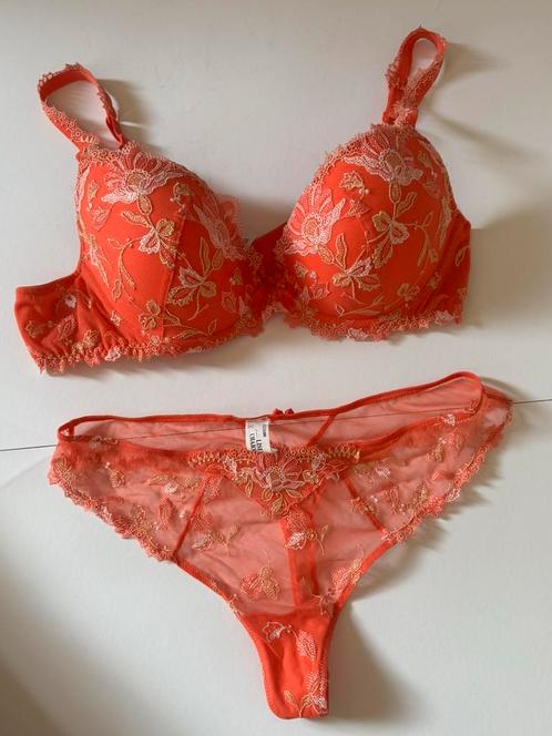 Lise Charmel lingeriesetje 80D string L  oranje roze goud, Kleding | Dames, Ondergoed en Lingerie, Setje, Oranje, Ophalen of Verzenden