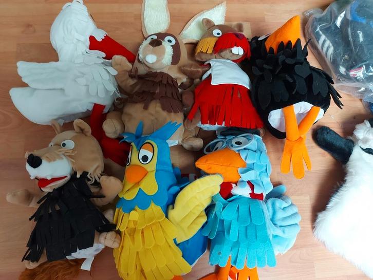 Fabeltjeskrant verzameling handpoppen boek wanddecoratie, Verzamelen, Speelgoed, Gebruikt, Ophalen