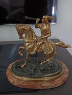 Bronzen Ruiter met Trompet op Marmeren Voet, Ophalen, Brons
