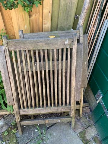 Gratis : drie tuinstoelen beschikbaar voor biedingen