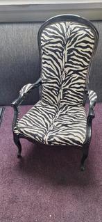Leuke ouderwetse fauteuil, Ophalen