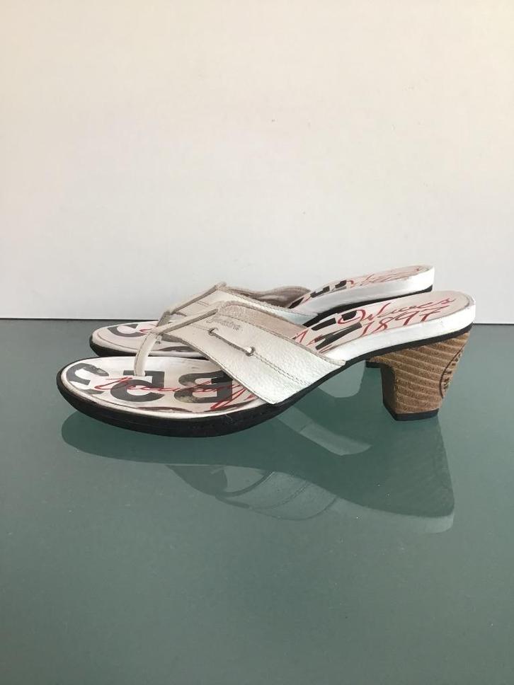 GRATIS VERZENDEN | GAASTRA stunning witte slippers 40, Kleding | Dames, Schoenen, Zo goed als nieuw, Slippers, Wit, Verzenden