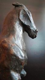 Brons beeld paard op marmeren sokkel Massief brons torso, Ophalen of Verzenden, Brons
