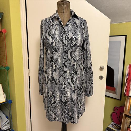 Souâd Feriani designer hemdjurk slangenprint Mt M=38 ZGAN!, Kleding | Dames, Jurken, Zo goed als nieuw, Maat 38/40 (M), Boven de knie