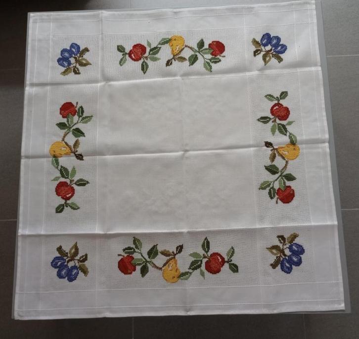 Tafelkleedje : appeltjes en peren, Huis en Inrichting, Tafelkleden, Nieuw, Vierkant, Ophalen