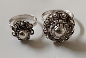 2 Antiek zilveren zeeuwse knop/knoop ringen beschikbaar voor biedingen