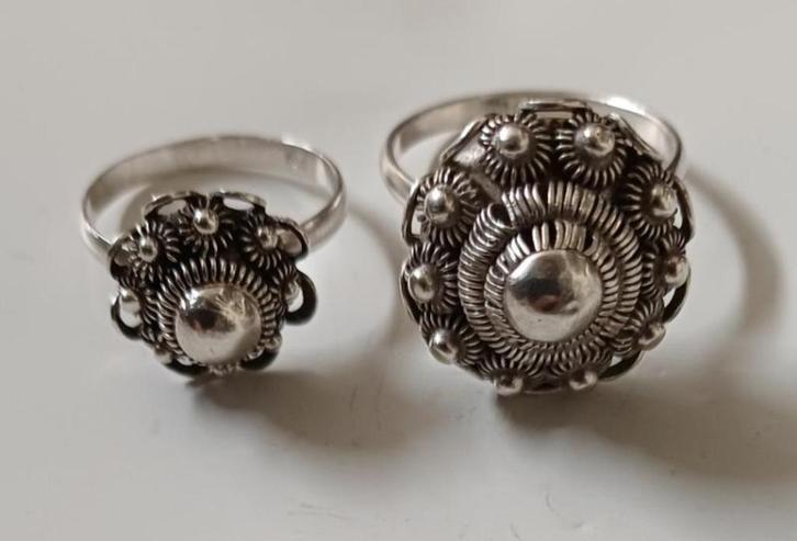 2 Antiek zilveren zeeuwse knop/knoop ringen, Sieraden, Tassen en Uiterlijk, Ringen, Gebruikt, Dame of Heer, 18 tot 19, Zilver