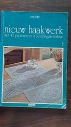 Nieuw haakwerk,  42 haakpatronen, Ophalen of Verzenden, Gebruikt, Haken, Patroon of Boek