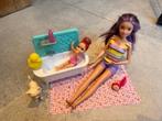 Barbie doet haar nichtje in bad, Kinderen en Baby's, Speelgoed | Poppen, Ophalen of Verzenden, Zo goed als nieuw, Barbie