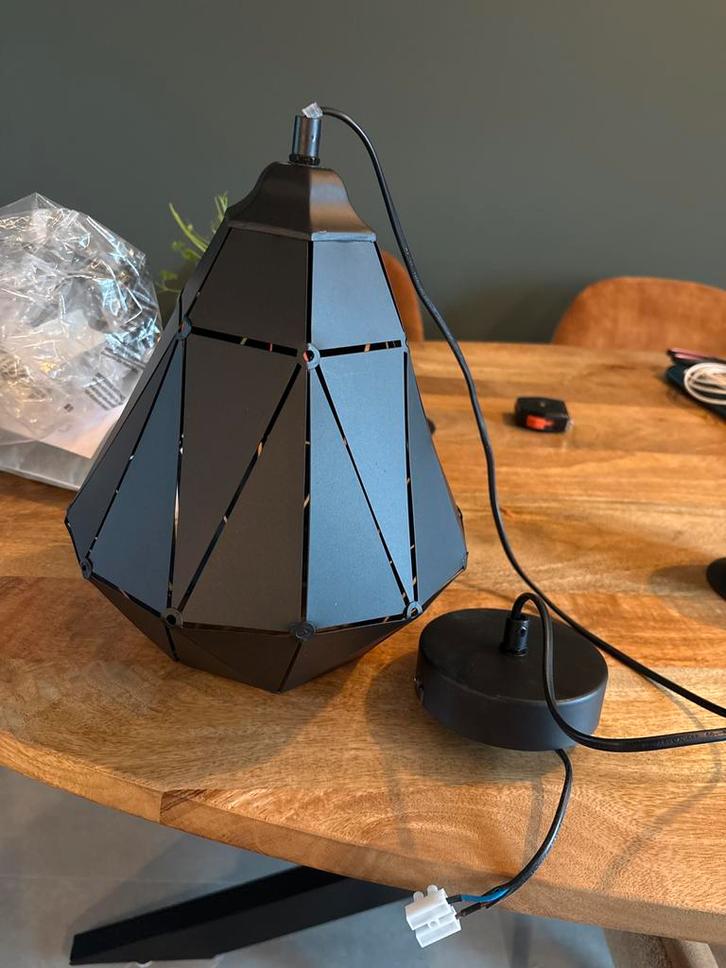 Zwarte hanglamp van de Kwantum, Huis en Inrichting, Lampen | Hanglampen, Zo goed als nieuw, Minder dan 50 cm, Metaal, Ophalen
