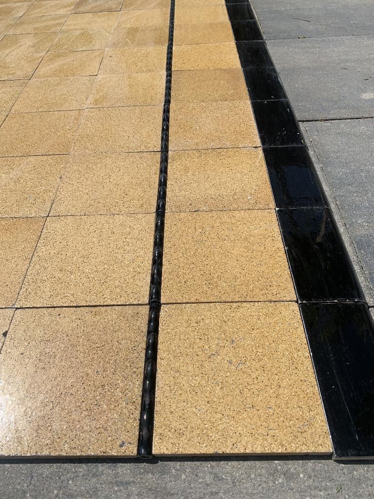 1930 Geel gestipte wandtegels uit Sporthal in Haarlem, Doe-het-zelf en Verbouw, Tegels, Gebruikt, Minder dan 20 cm, Minder dan 5 m²