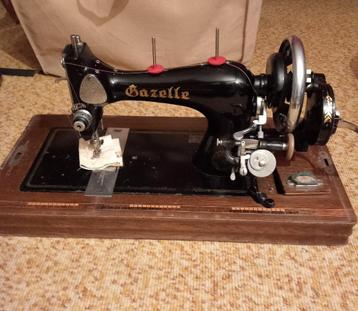 Oude naai machine gazelle beschikbaar voor biedingen