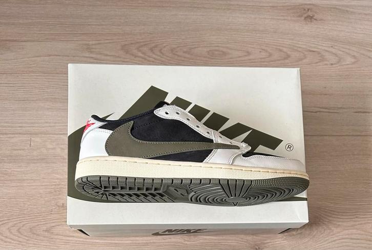 Travis Scott Jordan 1 Low Olive - Maat 40 DS, Kleding | Dames, Schoenen, Nieuw, Overige kleuren, Ophalen of Verzenden