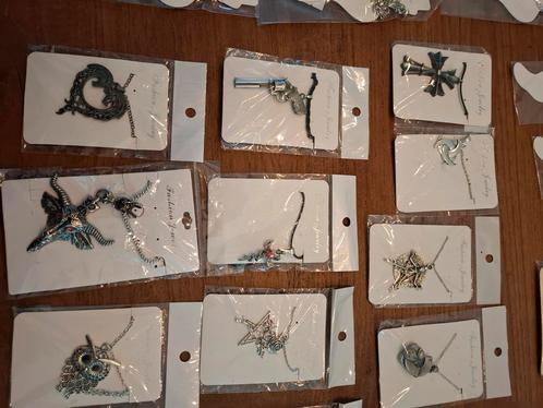 46 stuks nieuw in de verpakking kettingen en enkelbandjes, Sieraden, Tassen en Uiterlijk, Kettingen, Nieuw, Overige materialen