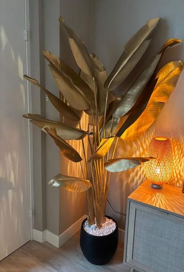 Goudkleurige kunst-Strelitzia (decoratieve bananenplant)
