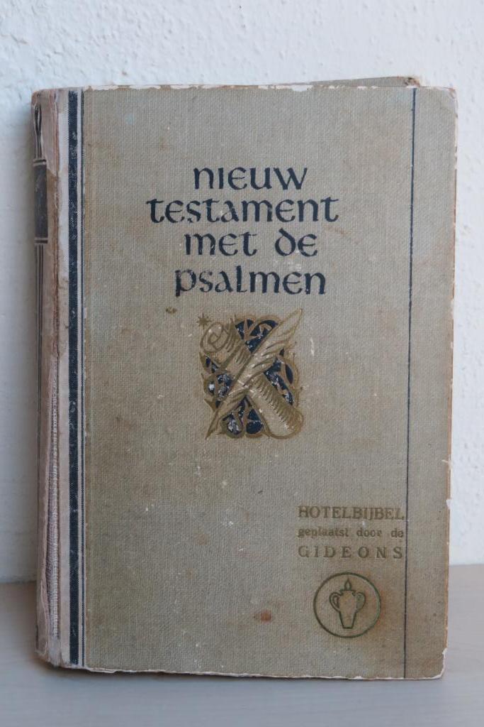 Hotelbijbel Gideons, 1946. Nieuw Testament met de Psalmen., Antiek en Kunst, Antiek | Boeken en Bijbels, Ophalen of Verzenden