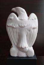 Eagle Statue Beeld van een zittende witte adelaar, Antiek en Kunst, Kunst | Beelden en Houtsnijwerken, Ophalen of Verzenden