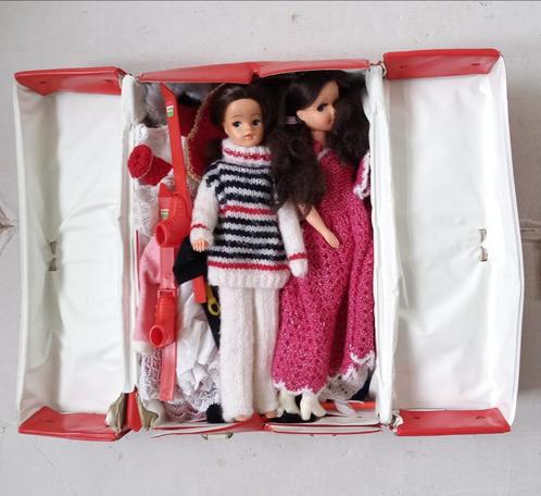Jaren 70 80 2 Fleurpoppen koffertje jurkjes div accessoires, Verzamelen, Poppen, Gebruikt, Pop, Verzenden