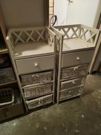Twee leuke witte nachtkastjes of badkamerkastjes met mandjes, Ophalen, Minder dan 50 cm, Gebruikt, Overige materialen