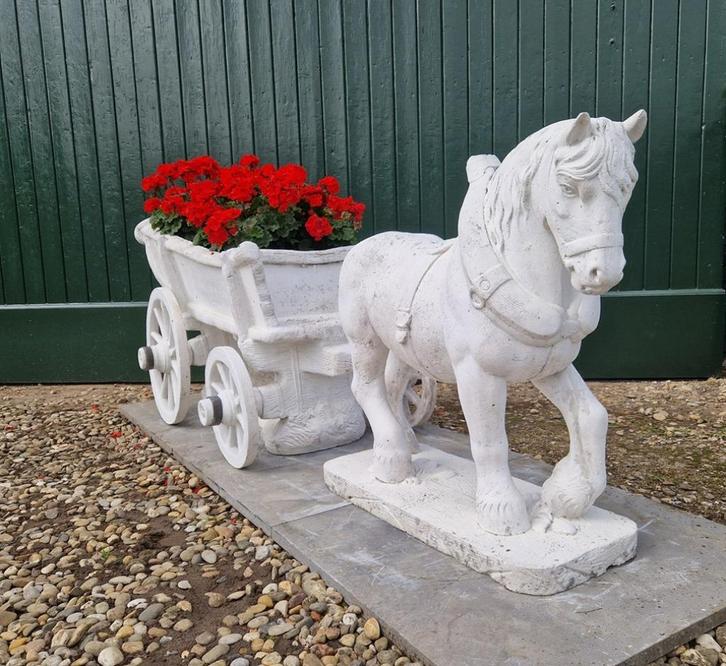 Paard en wagen groot ., Tuin en Terras, Tuinbeelden, Gebruikt, Dierenbeeld, Beton, Ophalen of Verzenden