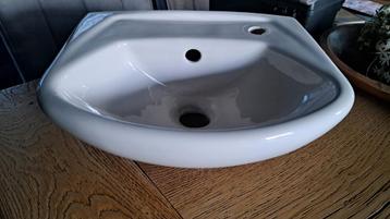 Wastafeltje fonteintje toilet wit beschikbaar voor biedingen