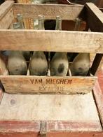 ZEER OUD KRAT MET OUDE FLESSEN IN MOOIE GELEEFDE STAAT., Ophalen of Verzenden