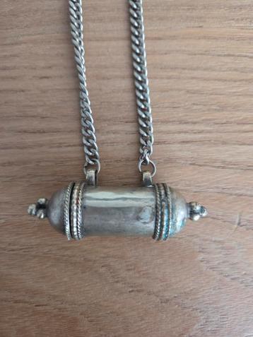 Verzilverde Ketting met Buisje beschikbaar voor biedingen
