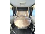 Challenger Graphite 268 AUTOMAAT QUEENSBED+HEFBED FACETOFACE, Caravans en Kamperen, Campers, Automaat, Bedrijf, Diesel, Challenger
