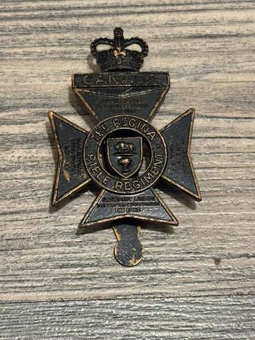 Canadese capbadge Regina Rifle Regiment beschikbaar voor biedingen