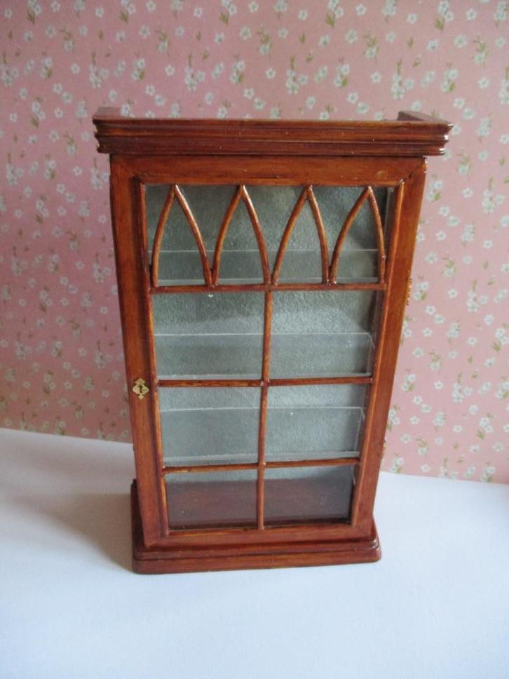 poppenhuis mooie kast, Verzamelen, Poppenhuizen en Toebehoren, Gebruikt, Decoratie, Ophalen of Verzenden