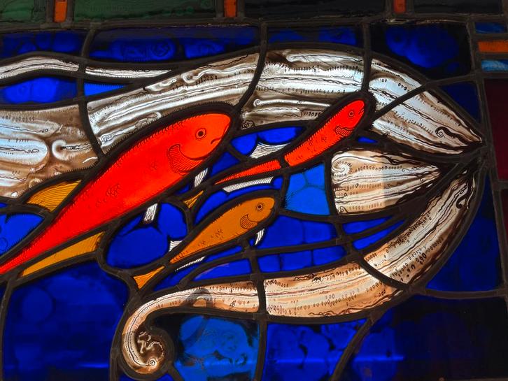 GLAS IN LOOD kunst VISSEN vis wit & rood blauwe achtergrond, Antiek en Kunst, Kunst | Overige Kunst, Ophalen