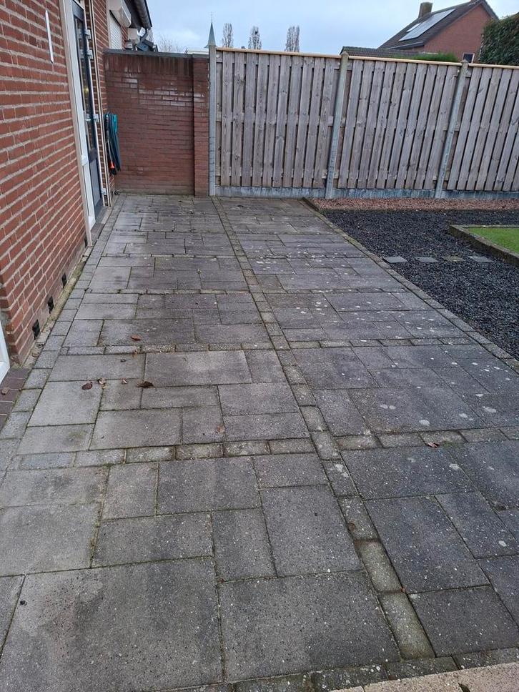 Gratis sierbestrating - 25 m², Tuin en Terras, Tegels en Klinkers, Gebruikt, Klinkers, Beton, Ophalen