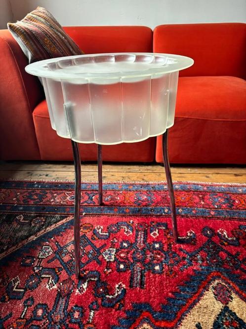 Vintage IKEA HATTEN bijzettafel, Huis en Inrichting, Tafels | Bijzettafels, Gebruikt, Rond, 45 tot 60 cm, 55 tot 75 cm, Kunststof