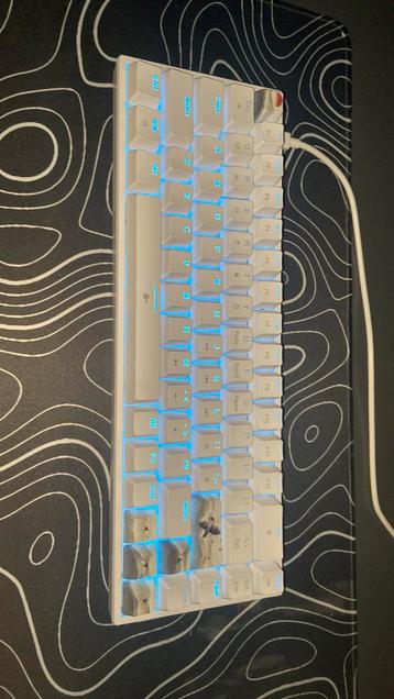 Mechanisch gaming toetsenbord red switches  beschikbaar voor biedingen