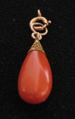 Oude Bloedkoraal hanger met gouden montering niet gestempeld, Sieraden, Tassen en Uiterlijk, Kettingen, Ophalen of Verzenden, Gebruikt