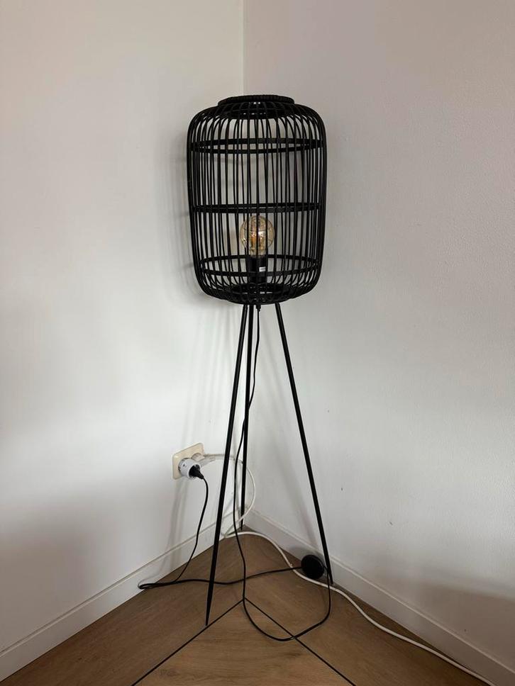 Vloerlamp Balan zwart bamboe - Kwantum, Huis en Inrichting, Lampen | Vloerlampen, Zo goed als nieuw, 100 tot 150 cm, Metaal, Ophalen