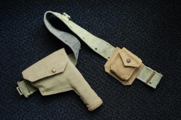 Webbing holster, riem en tasje beschikbaar voor biedingen