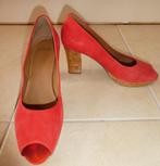 Clarks pumps maat 40 koraalrood peeptoe suède hak 9,5 cm, Pumps, Verzenden, Zo goed als nieuw, Clarks