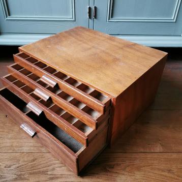 Vintage houten Fourniturenkastje vakkenkastje ladekast kast  beschikbaar voor biedingen