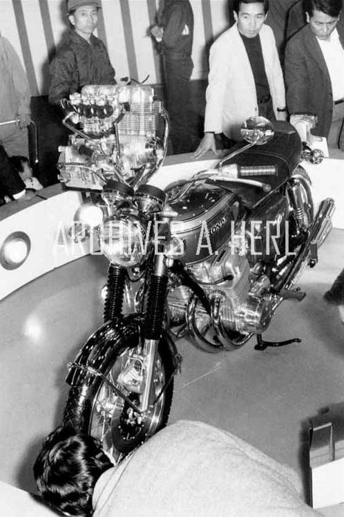 Honda CB750 introduction at Tokyo Motorshow October 1968 pho, Verzamelen, Foto's en Prenten, Nieuw, Foto, Overige onderwerpen