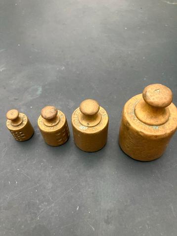 Antieke koperen gewichtjes - 4 stuks beschikbaar voor biedingen
