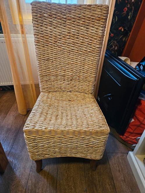 2 mooie stoelen van gevlochten waterhyacint?, Huis en Inrichting, Stoelen, Gebruikt, Twee, Riet of Rotan, Overige materialen, Ophalen