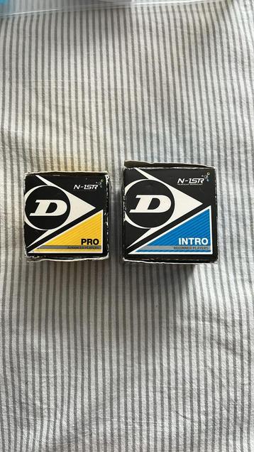 2 squashballen beschikbaar voor biedingen