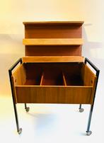 Teak Mid Century naaikist / tafeltje op wieltjes, Verzamelen, Retro, Ophalen of Verzenden, Huis en Inrichting