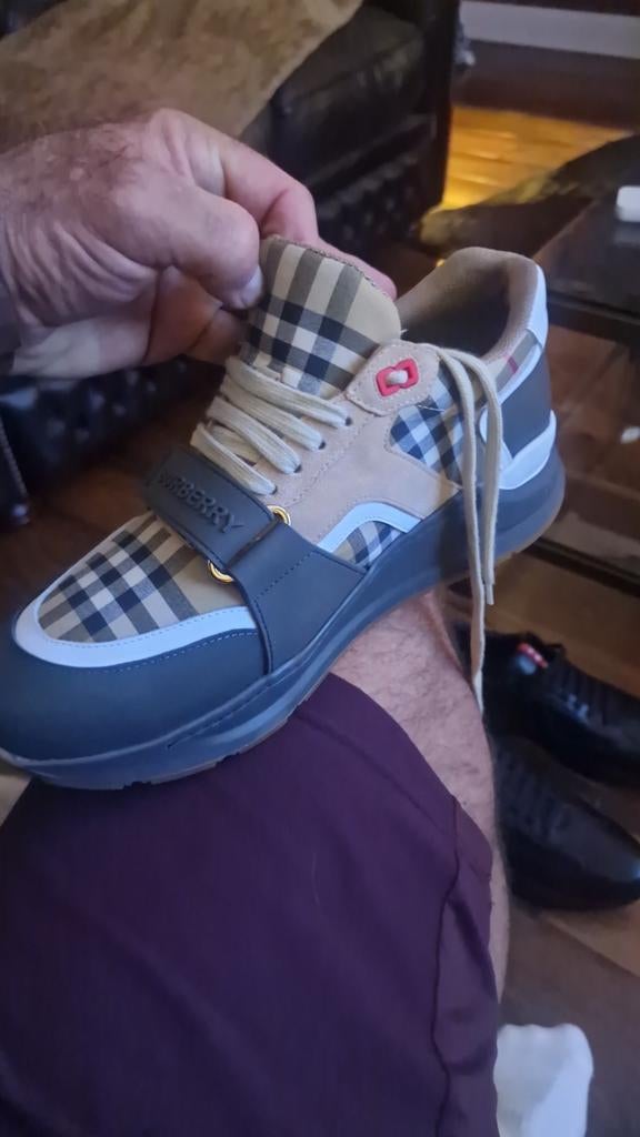 Burberry Sneakers - Maat 46 (valt als 44) - Nieuw, Ophalen of Verzenden, Nieuw, Burberry, Sneakers of Gympen