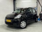 Daihatsu 2010 Zwart |RIJKLAAR | 94.516KM |GROTE BEURT GEHAD, Auto's, Daihatsu, Voorwielaandrijving, Stof, Zwart, Sirion