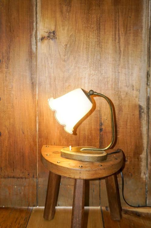 vintage geplooide melkglazen lamp * bloemvormig nachtlampje, Antiek en Kunst, Antiek | Lampen, Ophalen of Verzenden