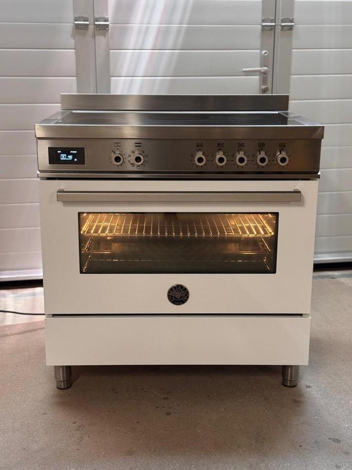 Inductie Fornuis 90 cm breed, Witgoed en Apparatuur, Fornuizen, Zo goed als nieuw, Vrijstaand, Inductie, 5 kookzones of meer, 90 tot 95 cm