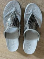 Sch125 - Nieuwe zilvergrijze Crocs slippers maat W10 = 41-42, Kleding | Dames, Nieuw, Ophalen of Verzenden